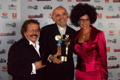 recibiendo-el-premio-desmadrugados-tony-balardi-y-tere-la-secretaria